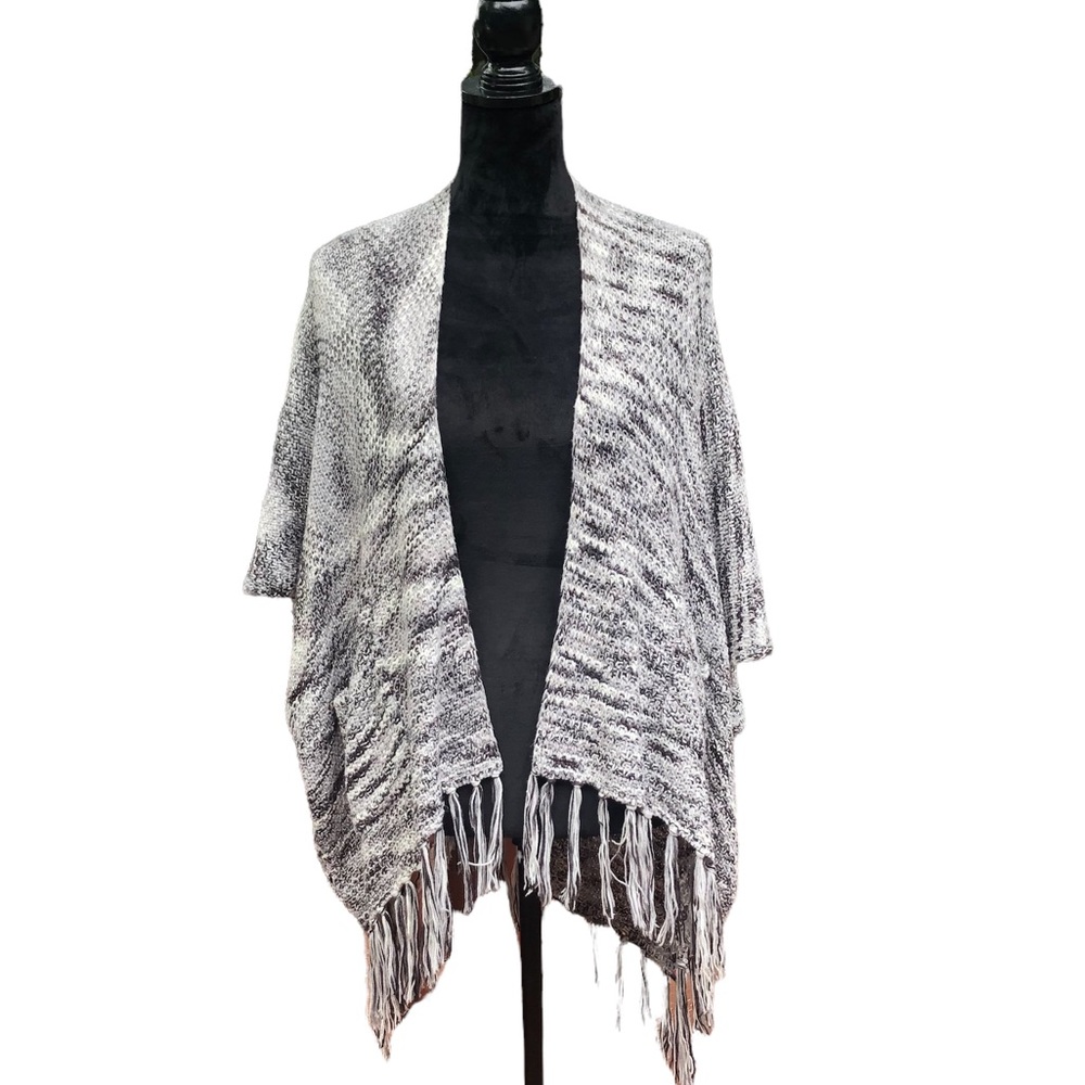 Lauren Michelle Soft Gray Sweater Wrap Poncho Shrug size Large - Picture 7 of 9